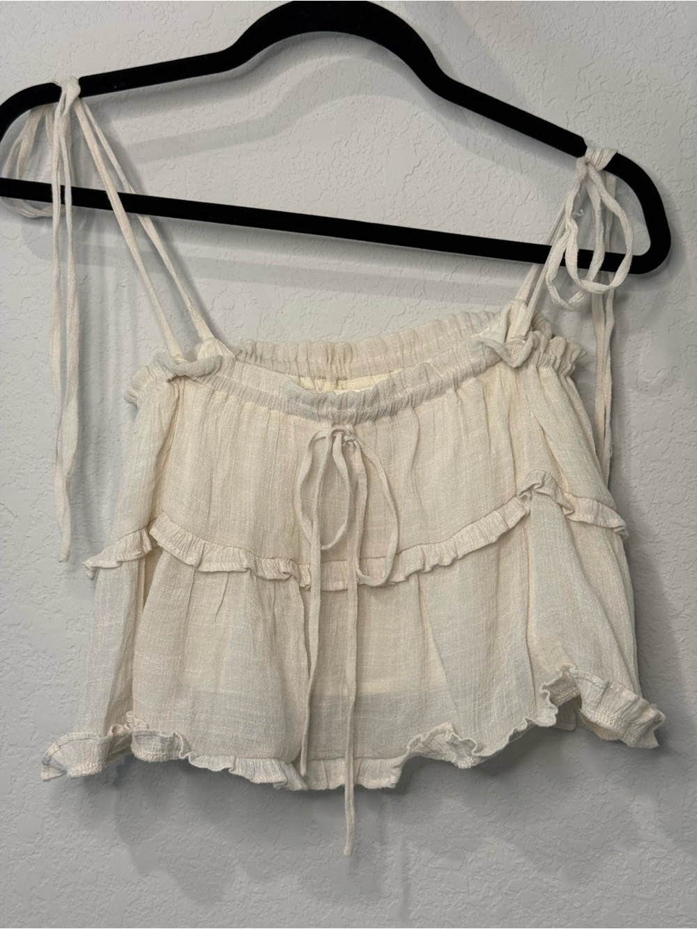 American Threads Cream Ruffle Tie-Shoulder Crop Camisole